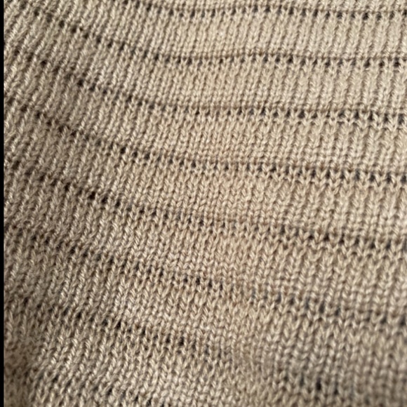 Beige Sweater Size Small Womens Size 4 Puff Sleeve - Picture 2 of 3